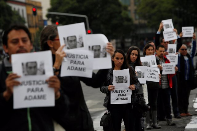 Protesta contra el asesinato del periodista Salvador Adame en México