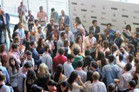 La Reina Letizia conversa con unos 40 jóvenes emprendedores en Girona