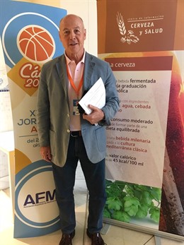 Juan Antonio Corbalán, médico y ex jugador de Baloncesto.