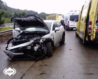 Dos heridos leves en un accidente de tráfico con tres coches implicados en la A-64