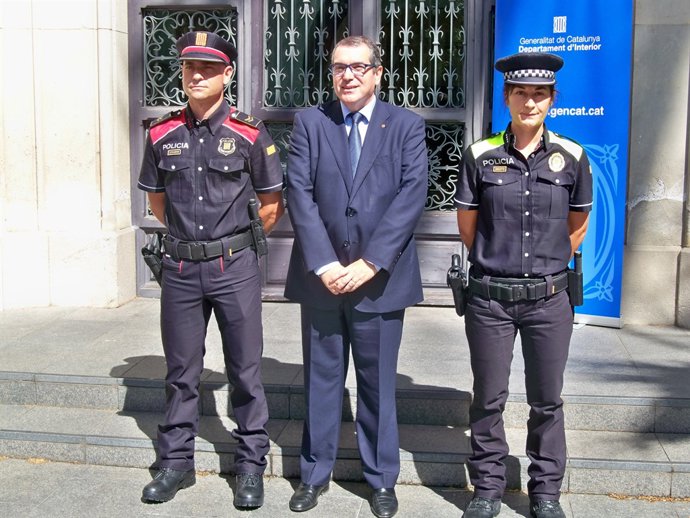 Jordi Jané i els nous uniformes