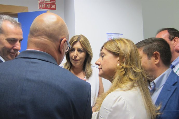 Susana Díaz conversa con responsables públicos en Jaén.