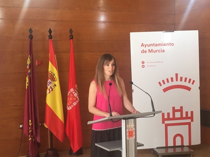 Rebeca Pérez en rueda  de prensa tras Junta