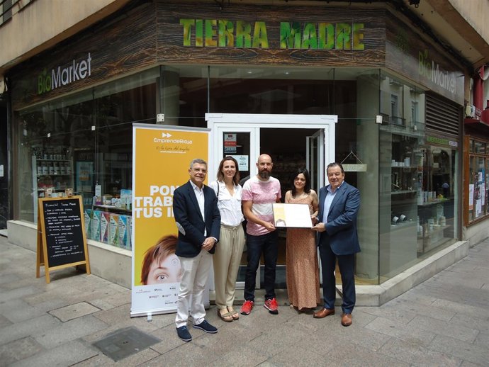                   Emprendedor Del Mes De Junio             