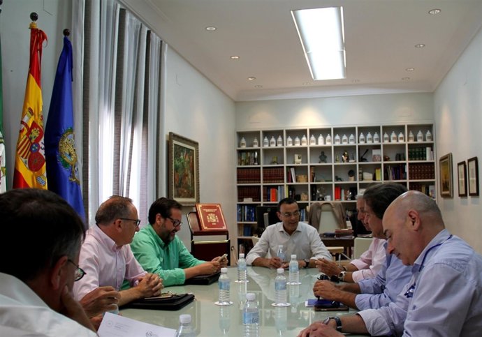 Nota De Prensa Y Fotos Reunión Del Presidente Con Propietario Camping Doñana