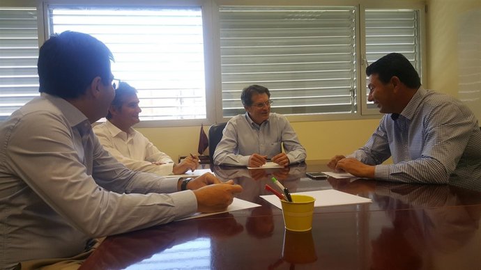 Foto/ El Consejero De Agua Se Reúne Con Rega Ntes Del Campo De Cartagena, Aledo,