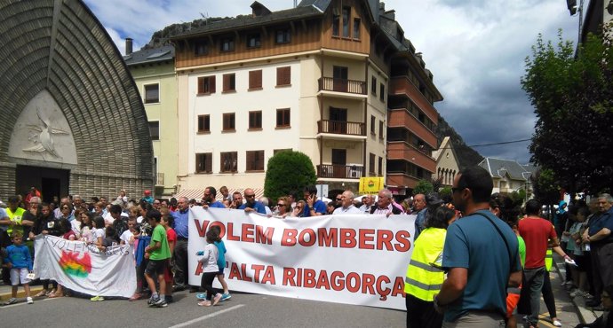 Protesta de vecinos de la Alta Ribagorça por falta de medios de bomberos