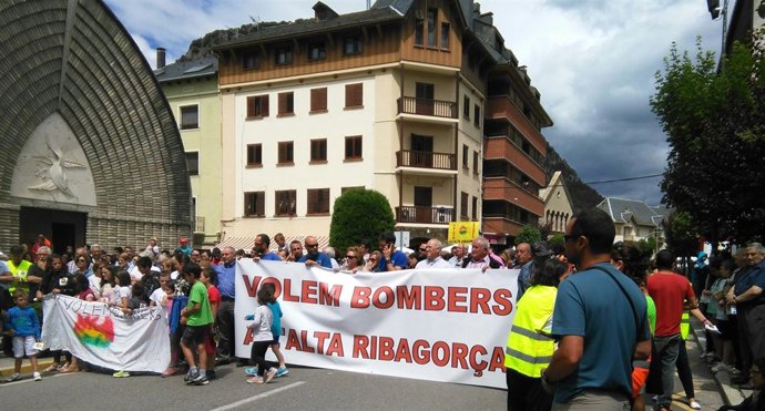 Protesta de veïns de l'Alta Ribagorça per falta de mitjans de bombers