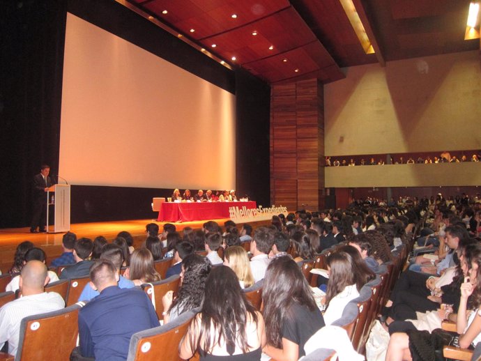 Acto por las mejores notas de la ABAU en Santiago
