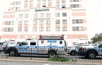 Un antiguo empleado mata a una persona y hiere a otras cinco en un hospital de Nueva York