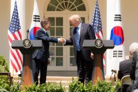 Trump acepta la invitación del presidente de Corea del Sur y viajará a Seúl en 2017