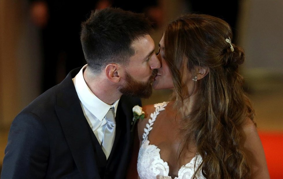 Argentine soccer player Lionel Messi and his wife Antonela Roccuzzo kiss as they