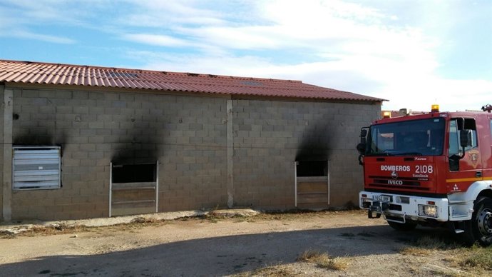 Arde una granja de pollos en Fuendetodos.