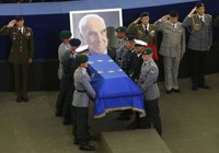 Figuras clave de la política contemporánea dan su último adiós a Helmut Kohl, arquitecto de la reunificación