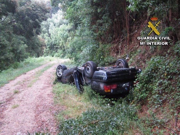 Coche accidentado en Ponteareas