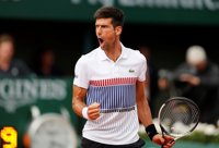 Djokovic vence a Monfils y se corona por primera vez en Eastbourne