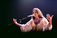 Rosalía y Raül Refree ponen en pie a A Illa en el arranque del Atlantic Fest