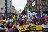 Miles de personas se manifiestan por el matrimonio homosexual en Irlanda del Norte