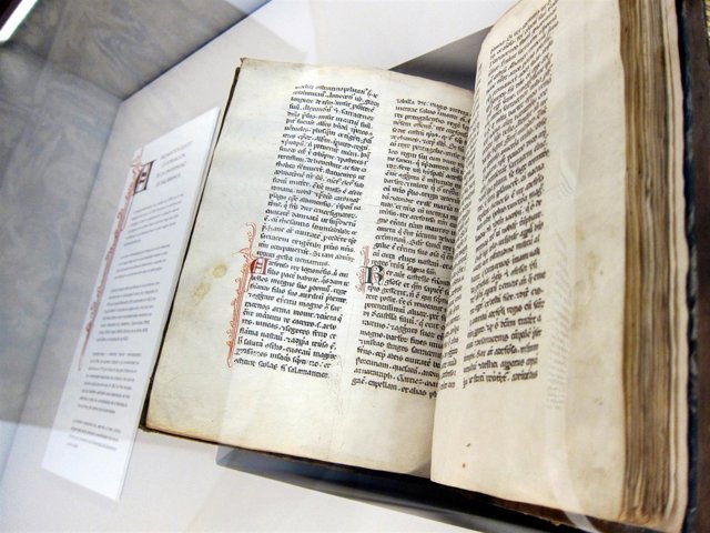 Salamanca.- La copia más antigua que se conserva de 'Chronicon mundi', en USAL