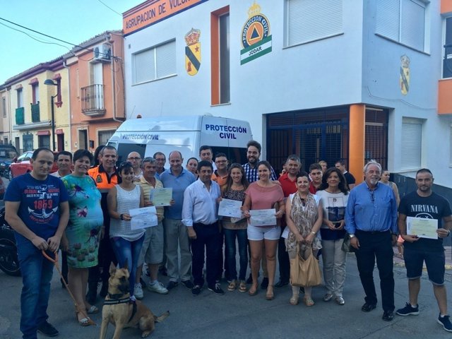 Reyes entrega diplomas a voluntarios de Protección Civil en Sierra Mágina
