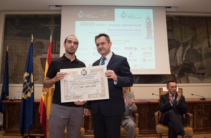 El ingeniero Daniel Leandro durante la entrega del premio