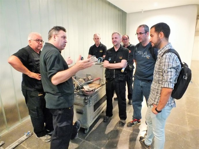 Reunión de IU con trabajadores del equipo de producción del ICAS