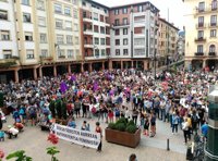 Cientos de personas se concentran en Zarautz para denunciar la última agresión sexual