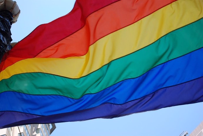 Bandera del Orgullo LGTBi que se celebra esta semana en Madrid