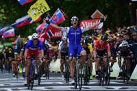 Marcel Kittel se impone al sprint y Thomas sigue líder