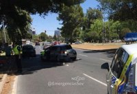 Herida una mujer tras colisionar su vehículo con un árbol en Sevilla