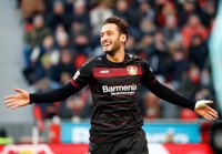 El AC Milan oficializa el fichaje del turco Hakan Calhanoglu