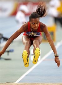 Ana Peleteiro bate su propio récord de España promesa en triple salto