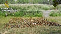Hallado un arsenal de bombas de la Guerra Civil sumergido en un acuífero de Teruel