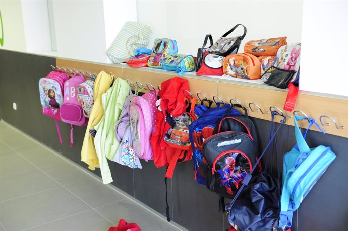 Colegio, material escolar, mochilas, estuches, niños, clase