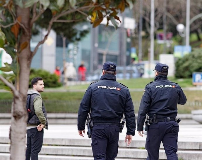 Agentes de Policía Nacional