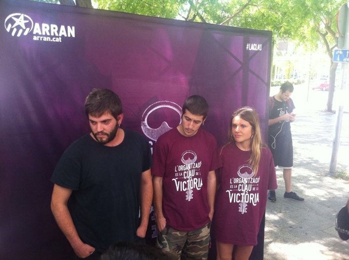 Els tres militants d'Arran detinguts surten en llibertat