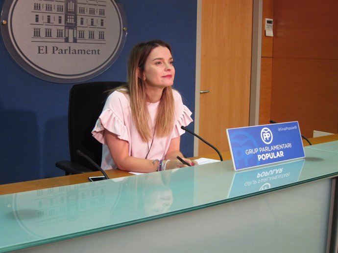 La portavoz del PP, Margalida Prohens, en el Parlament