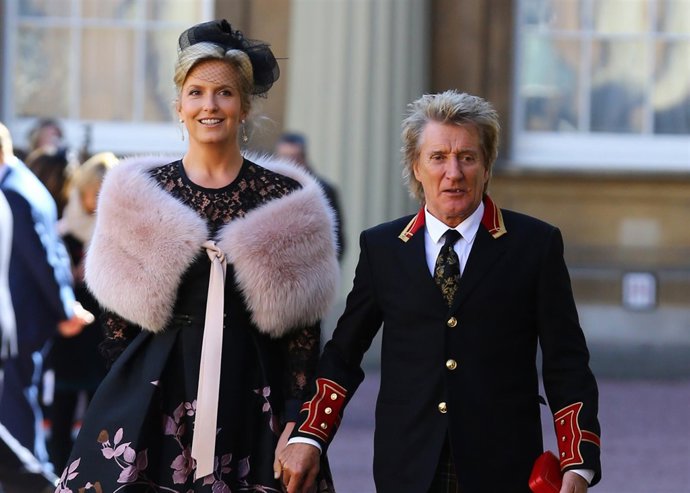 Rod Stewart y Penny Lancaster renuevan sus votos diez años después de su boda