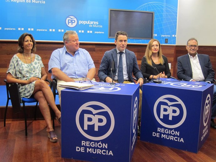  Imagen De Los Diputados Del PP Por Murcia, En La Rueda De Prensa