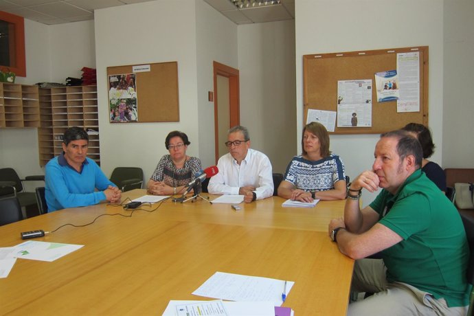 Equipo directivo y miembros del AMPA del IES Alberto Pico                  