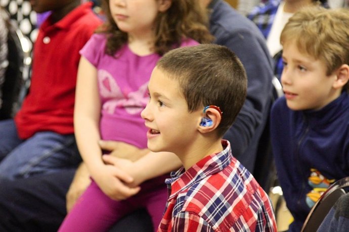 Sordera, niño, audífono, 