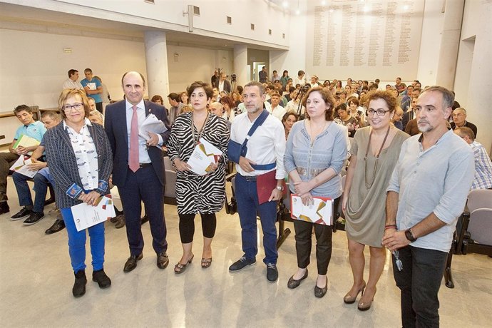 Los consejeros y cargos de Educación al inicio del acto