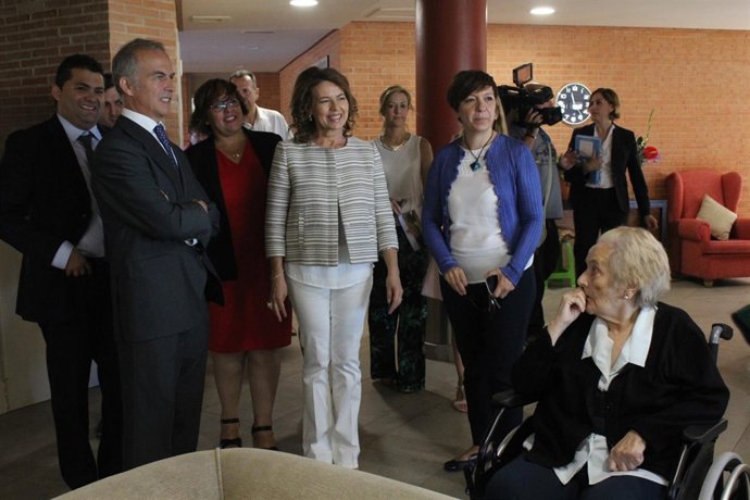 Sánchez en una residencia de ancianos