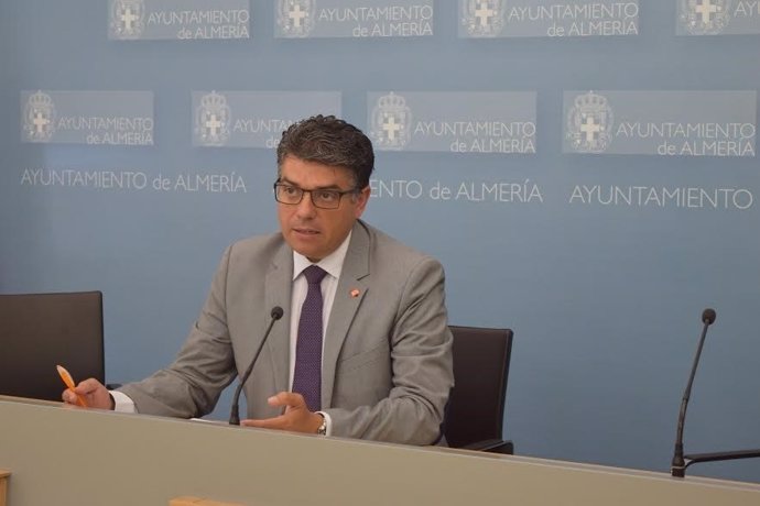 Cazorla, en rueda de prensa