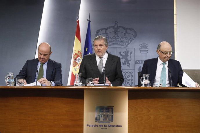 Luis de Guindos, Méndez de Vigo i Cristóbal Montoro en roda de premsa