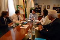 Moreno critica los "bandazos" de Cs con el impuesto de sucesiones por "miedo" al PSOE-A