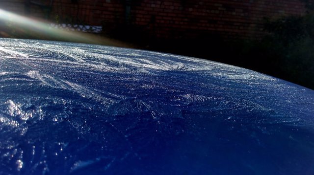 la tierra o el rocío de un coche