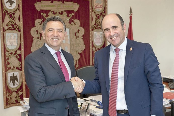 Reunión Cuevas y Ayerdi