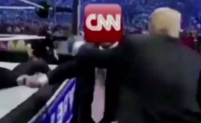 Trump tumbando de forma ficticia a la CNN