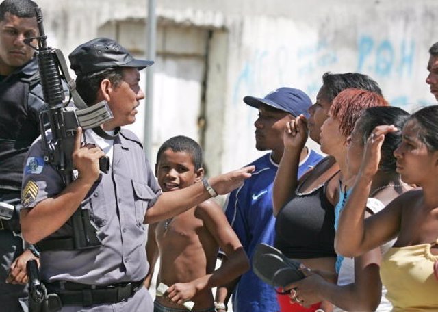 RIO DE JANEIRO, BRAZIL:  A Rio de Janeiro's Military Policeman talks with inhabi